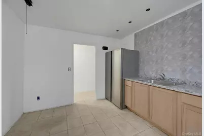 110 Beverly Road, Yonkers, NY 10710 - Photo 22