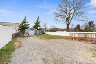 61 Fairway Ave, Riverhead, NY 11901 - Photo 12