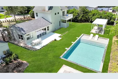 9 Pine Tree Road, Southampton, NY 11968 - Photo 2