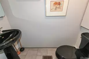 1 Franklin Rd, Great Neck, NY 11024 - Photo 12