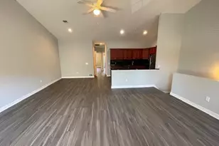 316 Centre Ct, Medford, NY 11763 - Photo 4