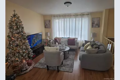 1095 Pinebrook Court, West Hempstead, NY 11552 - Photo 10