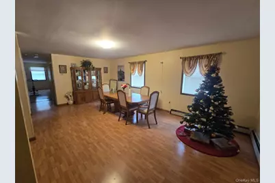 1095 Pinebrook Court, West Hempstead, NY 11552 - Photo 6
