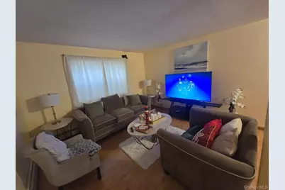 1095 Pinebrook Court, West Hempstead, NY 11552 - Photo 4