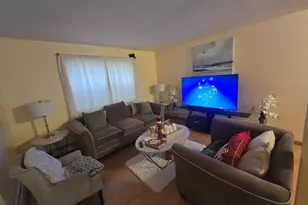 1095 Pinebrook Ct, West Hempstead, NY 11552 - Photo 4