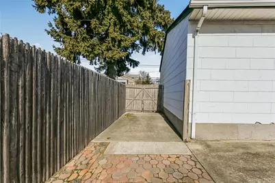 94 Conklin Street, Farmingdale, NY 11735 - Photo 42