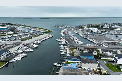 750 Shore Walk, Lindenhurst, NY 11757 - Photo 20