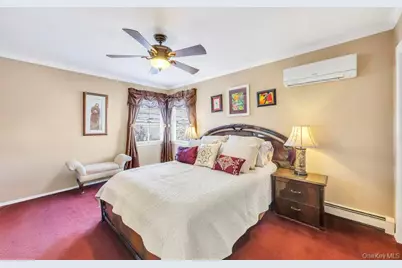 57 New South Road, Hicksville, NY 11801 - Photo 18