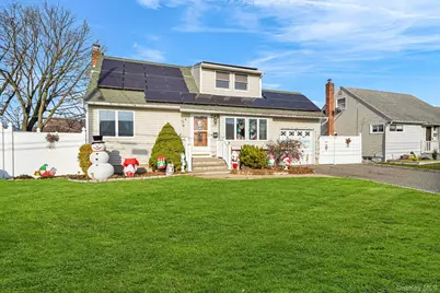 386 33rd Street, Lindenhurst, NY 11757 - Photo 2