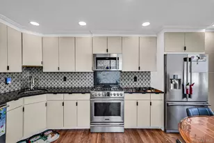 386 33rd St, Lindenhurst, NY 11757 - Photo 4