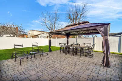 386 33rd Street, Lindenhurst, NY 11757 - Photo 20