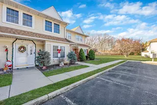 11 Gazebo Ln, Holtsville, NY 11742 - Photo 2