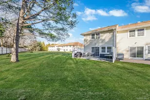 11 Gazebo Ln, Holtsville, NY 11742 - Photo 6