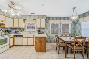 11 Gazebo Ln, Holtsville, NY 11742 - Photo 10