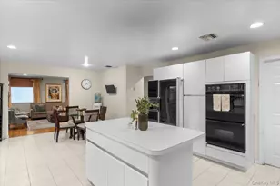 47 Berkshire Rd, Great Neck, NY 11023 - Photo 20