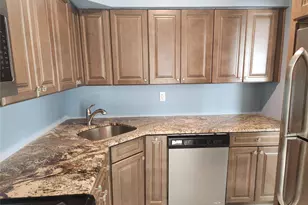 334 Artist Lake Dr, Middle Island, NY 11953 - Photo 4