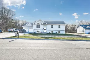 468 Granny Rd, Medford, NY 11763 - Photo 4