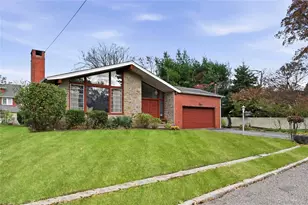 11 Washington Pl, Port Washington, NY 11050 - Photo 2