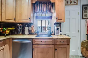 122 Hamilton Rd, Hempstead, NY 11550 - Photo 6