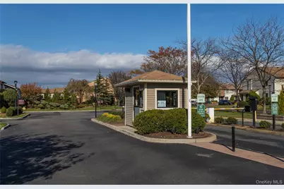 100 Daly Boulevard #1402, Oceanside, NY 11572 - Photo 32