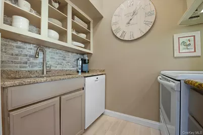 100 Daly Boulevard #1402, Oceanside, NY 11572 - Photo 16