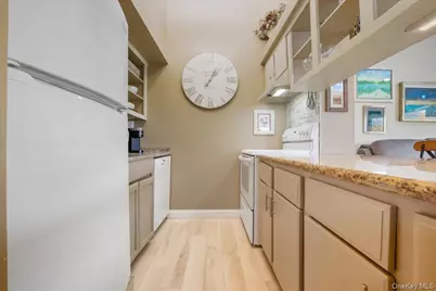 100 Daly Boulevard #1402, Oceanside, NY 11572 - Photo 14