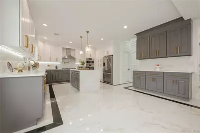 17 East Avenue, Hicksville, NY 11801 - Photo 4