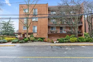 30 Barstow Rd, Great Neck, NY 11021 - Photo 2