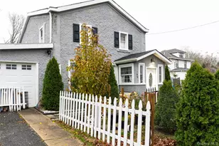 163 Orchard Rd, Patchogue, NY 11772 - Photo 2
