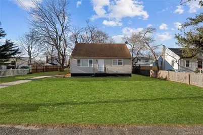 193 N Arizona Road, West Babylon, NY 11704 - Photo 1
