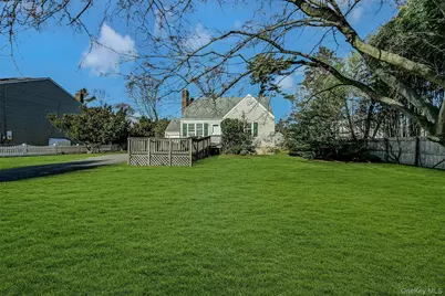 11 Doxsee Place, Islip, NY 11751 - Photo 2