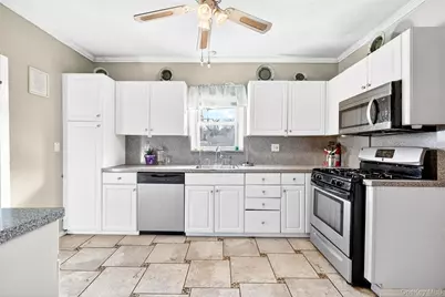 49 Cleveland Street, White Plains, NY 10606 - Photo 12