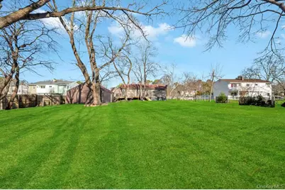 42 Gates Avenue, Brentwood, NY 11717 - Photo 26