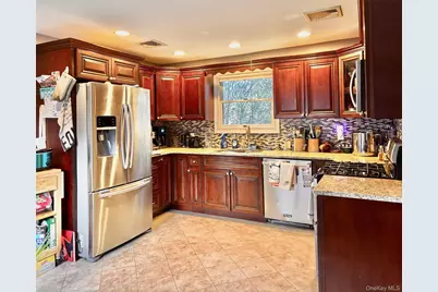 33 Central Avenue, Amityville, NY 11701 - Photo 8