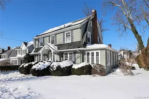 71 Beechwood Ave, Manhasset, NY 11030 - Photo 2