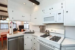 71 Beechwood Ave, Manhasset, NY 11030 - Photo 18