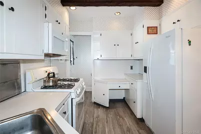 71 Beechwood Avenue, Manhasset, NY 11030 - Photo 16