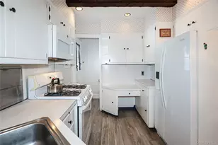 71 Beechwood Ave, Manhasset, NY 11030 - Photo 16