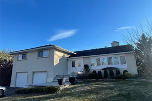 1 Peppermill Rd, Roslyn, NY 11576 - Photo 32