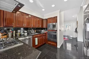 1 Peppermill Rd, Roslyn, NY 11576 - Photo 12