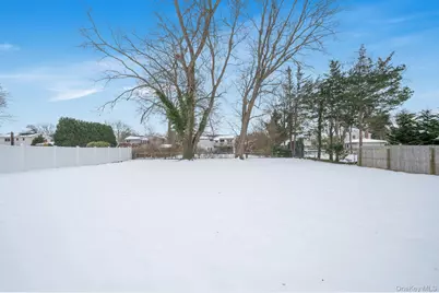 104 Harrisburg Street, Bay Shore, NY 11706 - Photo 12