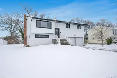 104 Harrisburg Street, Bay Shore, NY 11706 - Photo 4