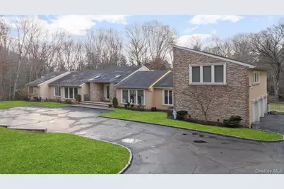 90 Rodeo Drive, Oyster Bay, NY 11791 - Photo 2