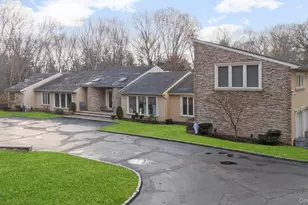 90 Rodeo Dr, Oyster Bay, NY 11791 - Photo 2