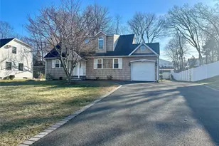 46 Falcon Dr, Hauppauge, NY 11788 - Photo 2