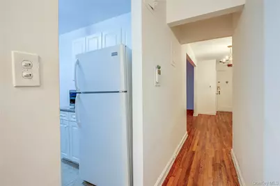 67-12 Yellowstone Boulevard #D9, Forest Hills, NY 11375 - Photo 28