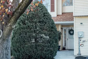 4 Trevor Lake Dr, Congers, NY 10920 - Photo 2