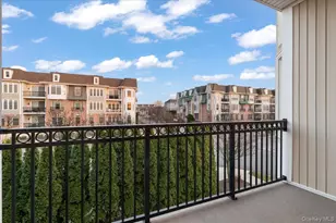 365 Trotting Ln, Westbury, NY 11590 - Photo 20