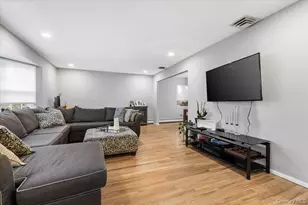 29 Joyce Ln, Woodbury, NY 11797 - Photo 4