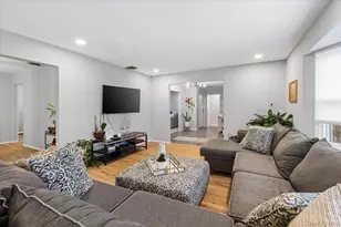 29 Joyce Ln, Woodbury, NY 11797 - Photo 6